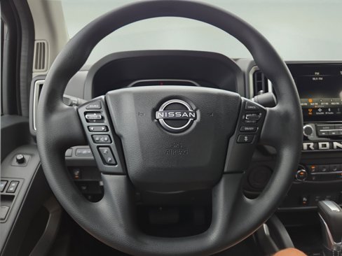 Used 2025 Nissan Frontier SV image 16