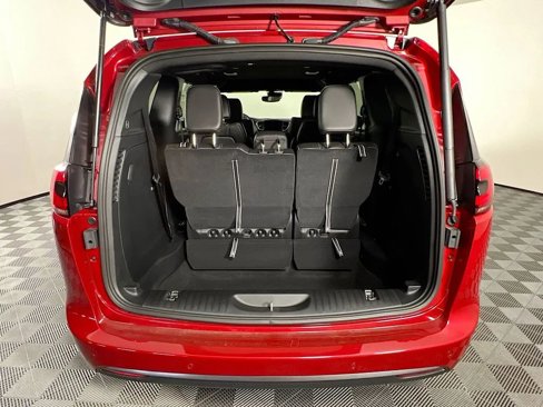 New 2026 Chrysler Pacifica Select image 26