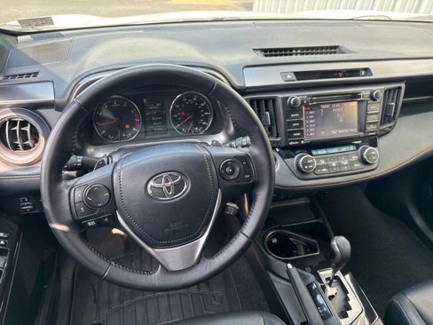 Used 2016 Toyota RAV4 SE image 19