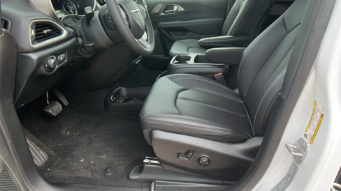 New 2026 Chrysler Voyager LX image 17