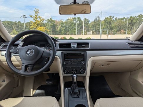 Used 2013 Volkswagen Passat Wolfsburg Edition image 13