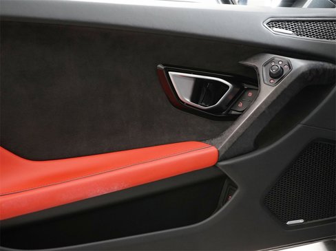 Used 2022 Lamborghini Huracan EVO image 12