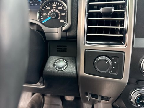 Used 2018 Ford F150 Platinum w/ Equipment Group 701A Luxury image 19
