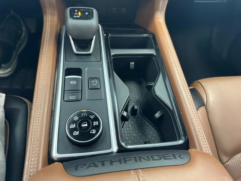 Used 2023 Nissan Pathfinder Platinum w/ Black Appearance Package image 60