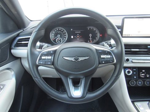 Used 2025 Genesis G70 2.5T image 32