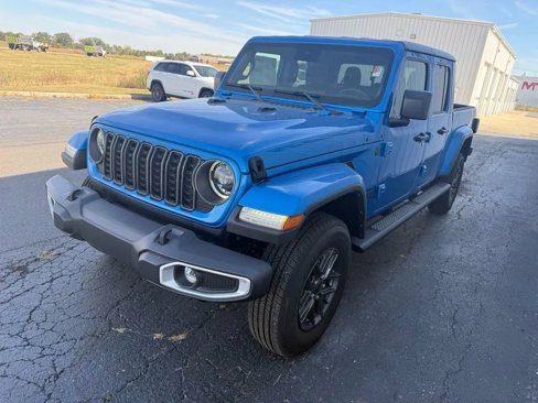 Used 2024 Jeep Gladiator Sport image 3