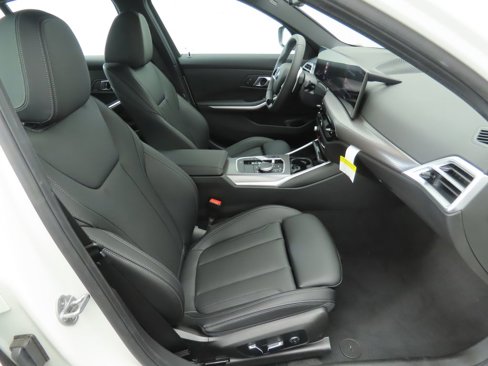 Used 2025 BMW 330i Sedan w/ Convenience Package image 21