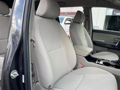 Used 2016 Kia Sedona LX w/ LX Convenience Package image 45