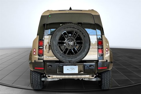 New 2025 Land Rover Defender 90 X-Dynamic SE image 4