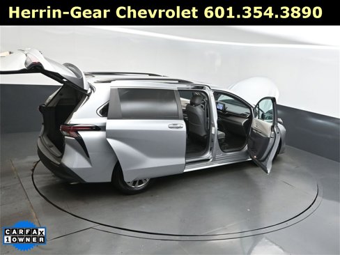 Used 2023 Toyota Sienna XLE image 40