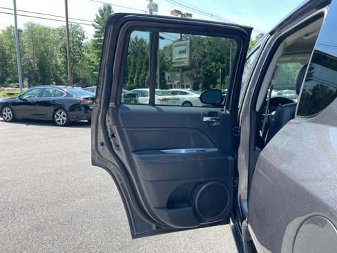 Used 2017 Jeep Compass Latitude image 30