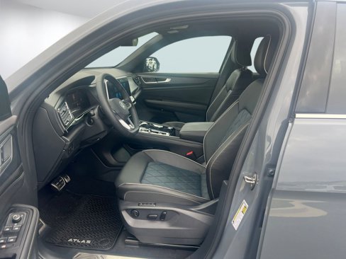 Used 2025 Volkswagen Atlas Cross Sport SEL Premium R-Line image 4