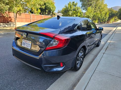 Used 2018 Honda Civic EX image 9