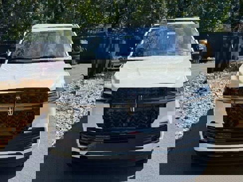 New 2025 Lincoln Navigator L Reserve image 8