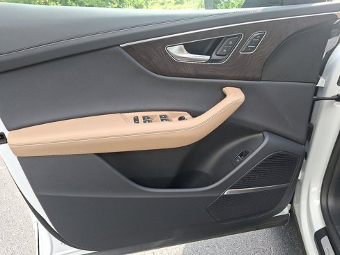 Certified 2025 Audi Q8 Prestige w/ Prestige Package image 12