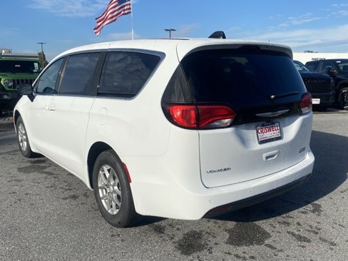 New 2026 Chrysler Voyager LX image 5