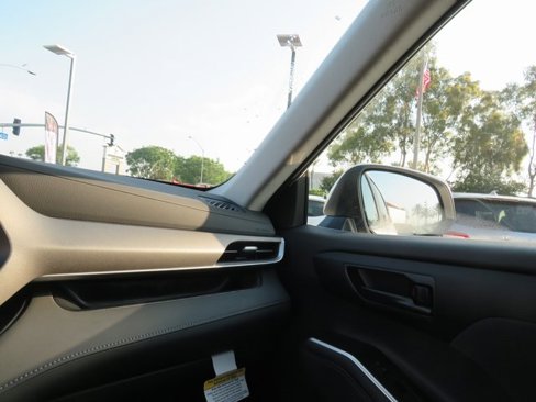 New 2025 Toyota Highlander LE image 35