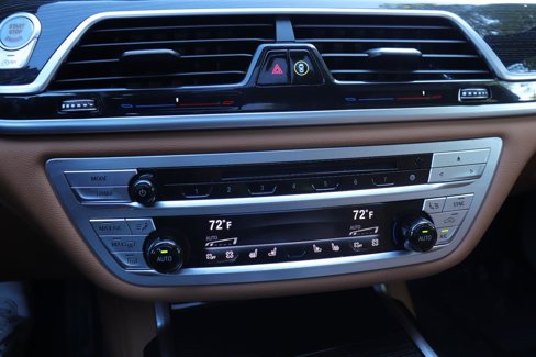 Used 2020 BMW 750i xDrive image 39