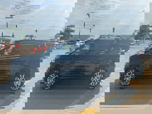 Used 2024 GMC Acadia Denali image 6