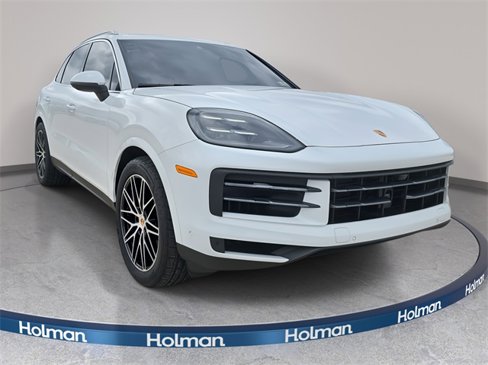 Used 2025 Porsche Cayenne image 3
