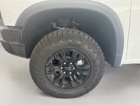 Used 2025 Chevrolet Silverado 1500 ZR2 w/ Technology Package image 33
