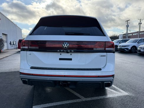New 2025 Volkswagen Atlas Peak Edition SE image 6