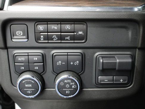 Used 2025 Chevrolet Suburban Z71 image 58