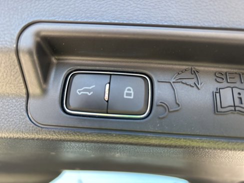 Used 2022 Ford Explorer XLT w/ Equipment Group 202A image 14