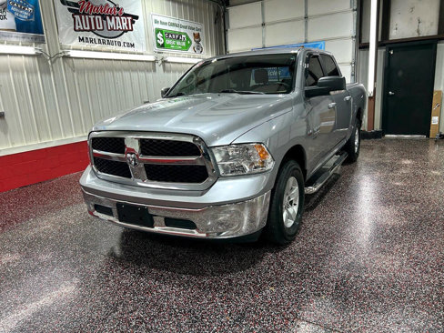 Used 2019 RAM 1500 Classic SLT w/ Luxury Group image 2