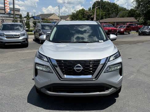 Used 2023 Nissan Rogue SV image 2
