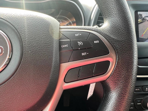 Used 2019 Jeep Cherokee Latitude w/ Popular Appearance Group image 14