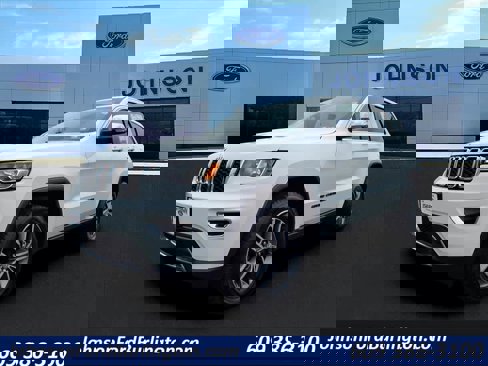 Used 2017 Jeep Grand Cherokee Limited image 4