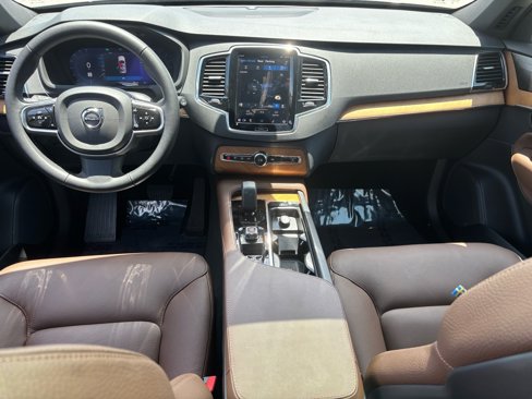 Used 2024 Volvo XC90 B5 Plus w/ Protection Package Premier image 11