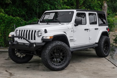 Used 2022 Jeep Wrangler Unlimited Sahara w/ Cold Weather Group image 12
