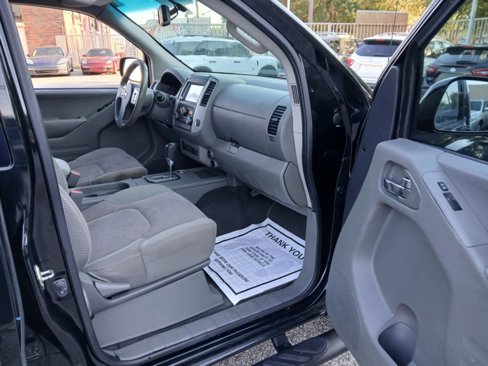 Used 2020 Nissan Frontier SV w/ Midnight Edition Floor Mats image 10
