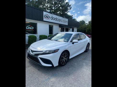 Used 2021 Toyota Camry SE image 1