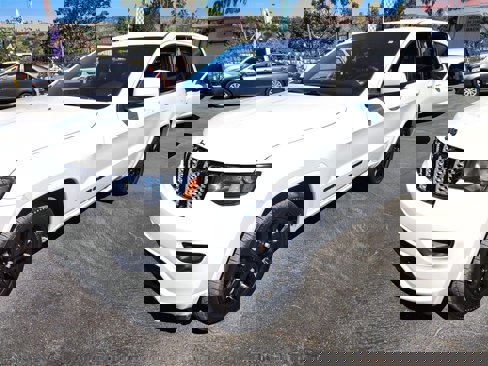 Used 2018 Jeep Grand Cherokee Altitude image 11