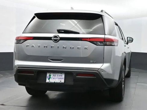 Used 2023 Nissan Pathfinder SV image 8