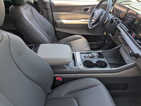 New 2026 Kia Carnival EX image 9