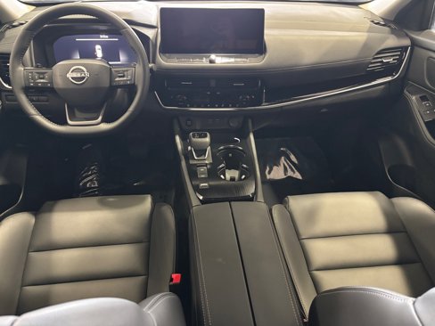 Used 2025 Nissan Rogue SL w/ SL Premium Package image 10