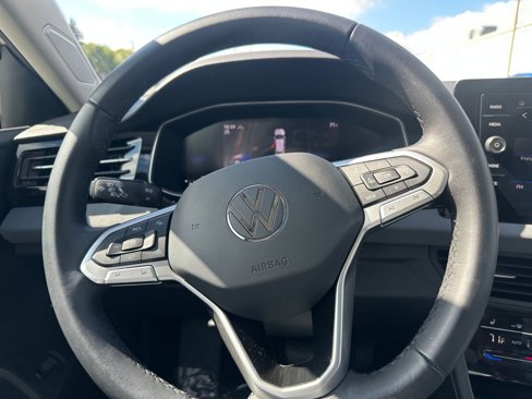 Used 2025 Volkswagen Jetta SE image 27