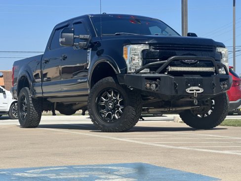 Used 2017 Ford F250 Lariat w/ Lariat Ultimate Package image 5