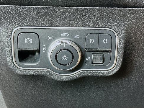 Used 2024 Mercedes-Benz GLB 250 4MATIC image 17