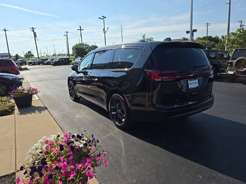 New 2026 Chrysler Pacifica Limited w/ S Appearance Package image 6