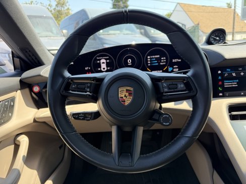 Used 2022 Porsche Taycan 4S image 18