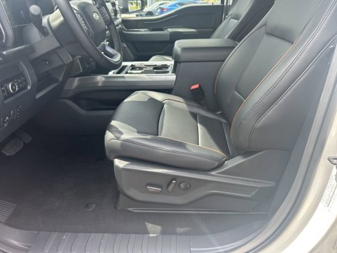 New 2025 Ford F250 Lariat w/ Black Appearance Package image 32