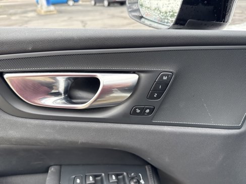 Certified 2025 Volvo XC60 B5 Plus image 6