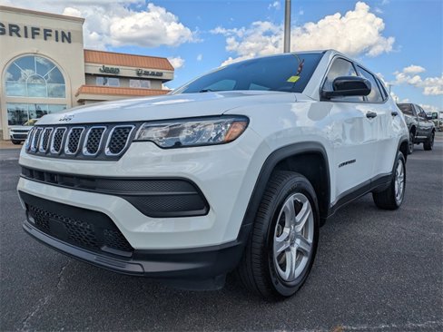 Used 2023 Jeep Compass Sport image 7