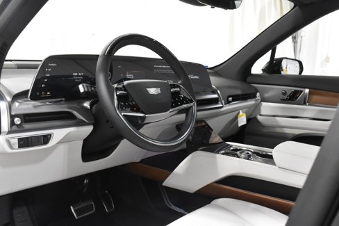 New 2026 Cadillac Vistiq Luxury w/ LPO, Floor Liner Package image 6