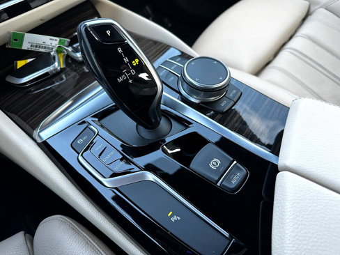 Used 2019 BMW 530i w/ Convenience Package image 40